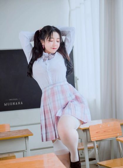 午夜免费小视频